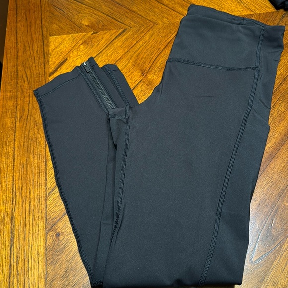 Athleta Pants - Athleta Capri running tights